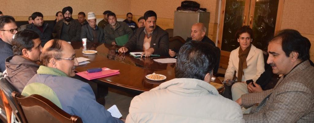Use available spaces to improve Srinagar's green cover: DC